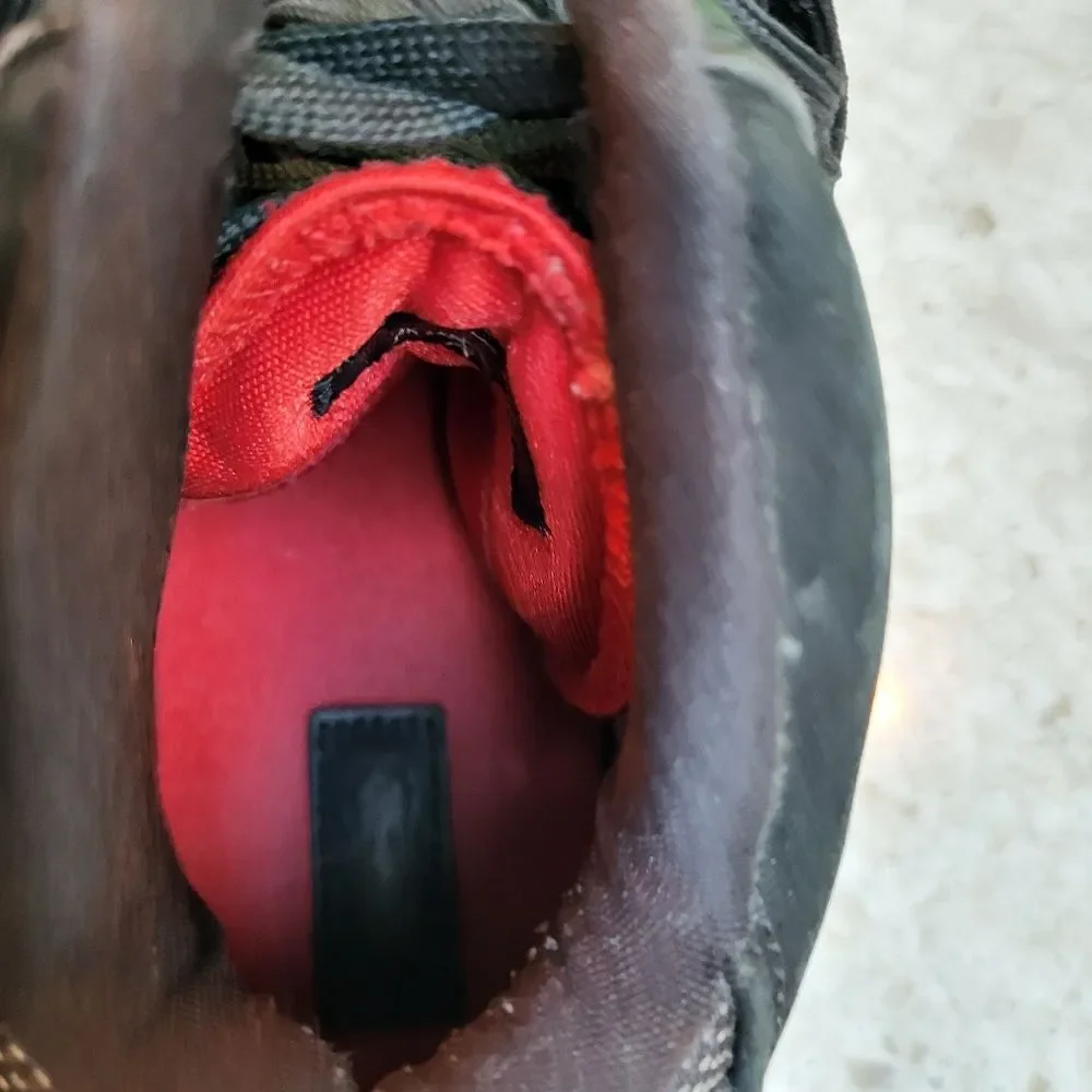 Nike Lebron James - Size 9